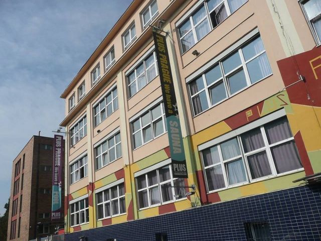 Das Hostel Plus Prag ist ein modernes, internationales Hostel im angesagten Szene-Kiez Holešovice und eine belibete Unterkunft bei Schulklassen, die Prag besuchen.